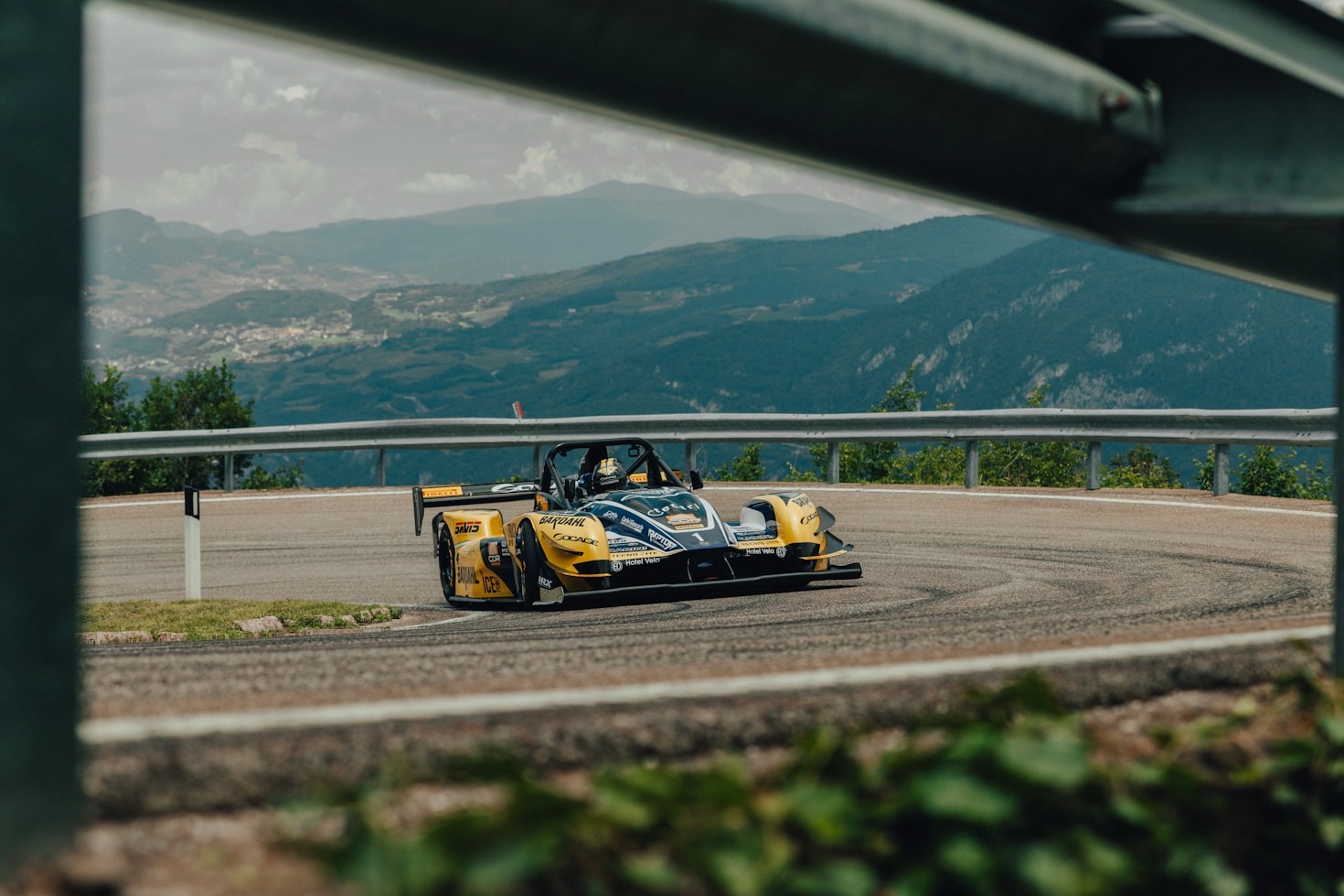 Samochody elektryczne czy hybrydowe – co wybrać?